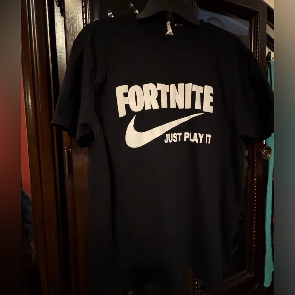 Fortnite Just Play It Black Graphic Tee-Shirt